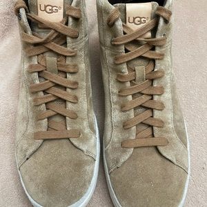 Ugg’s Men’s 10.5 Suede Boot